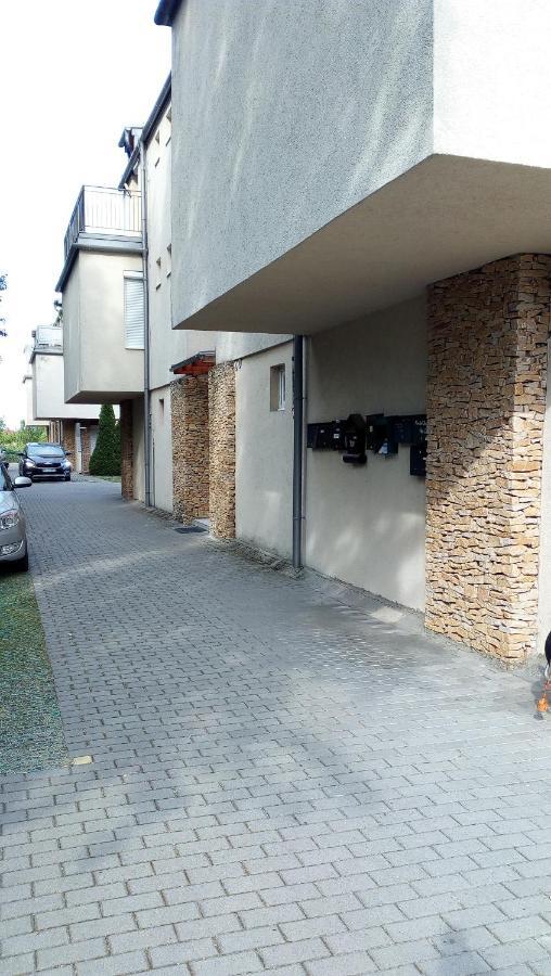 דירות באלאטונפורד Cool & Pool Apartman מראה חיצוני תמונה