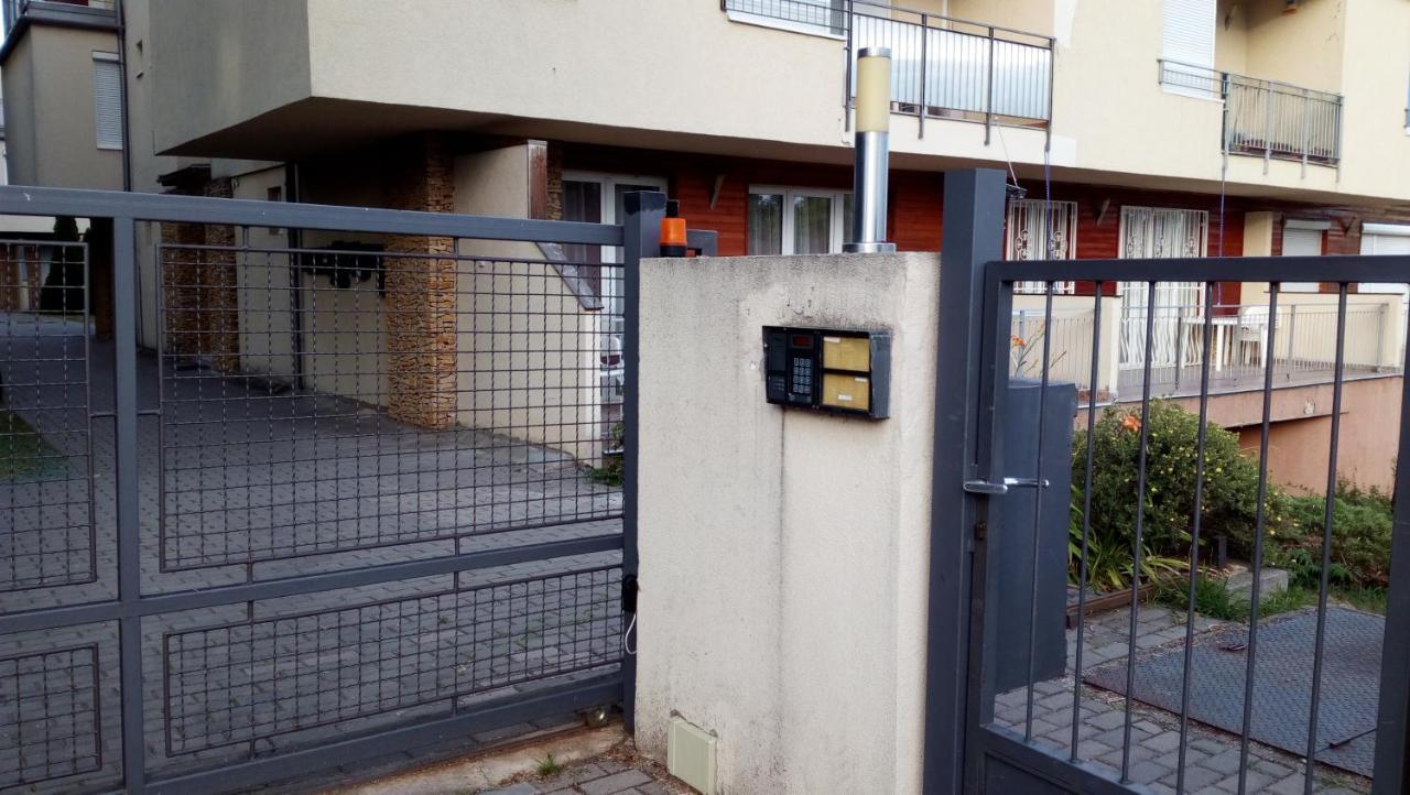דירות באלאטונפורד Cool & Pool Apartman מראה חיצוני תמונה