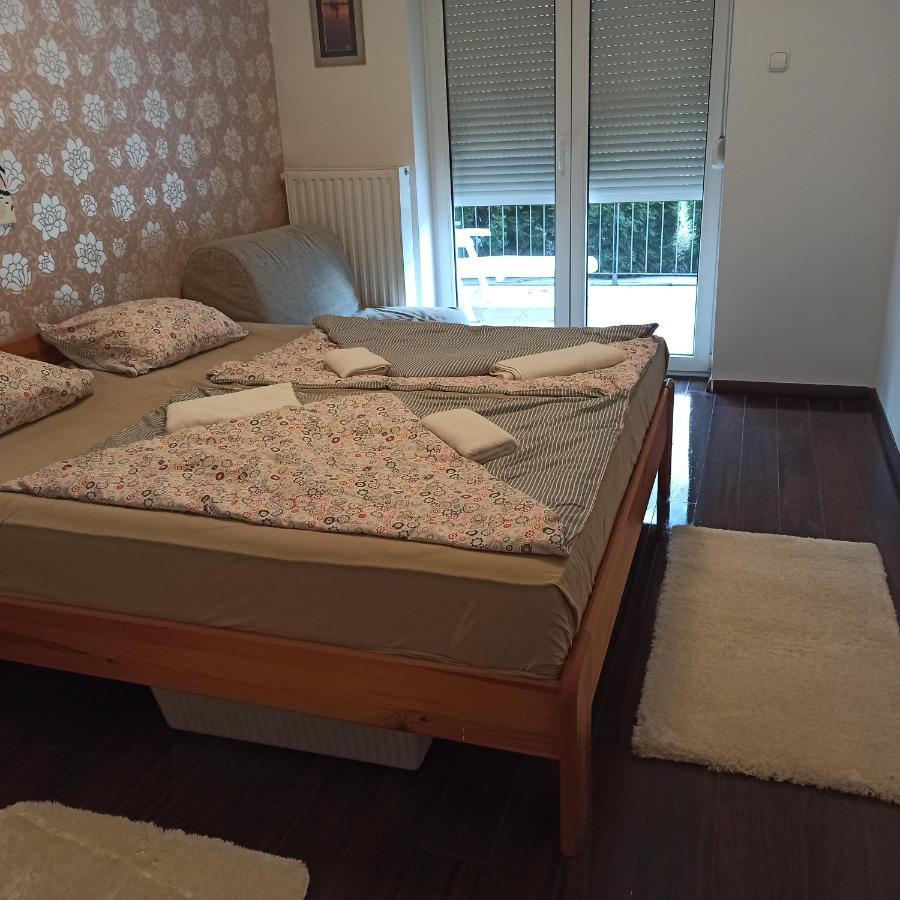 דירות באלאטונפורד Cool & Pool Apartman מראה חיצוני תמונה