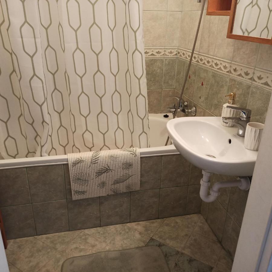 דירות באלאטונפורד Cool & Pool Apartman מראה חיצוני תמונה