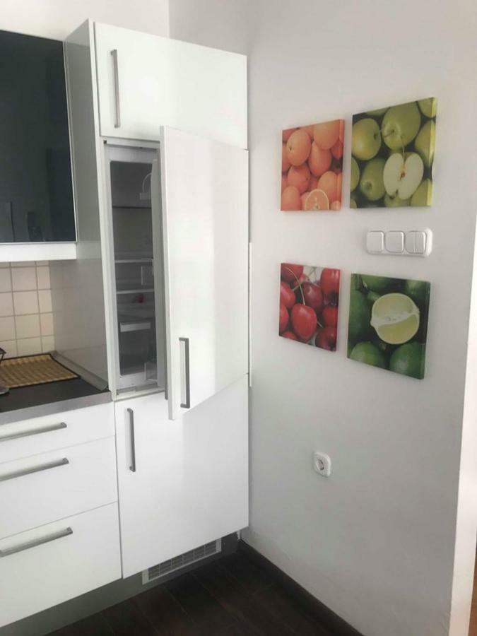 דירות באלאטונפורד Cool & Pool Apartman מראה חיצוני תמונה