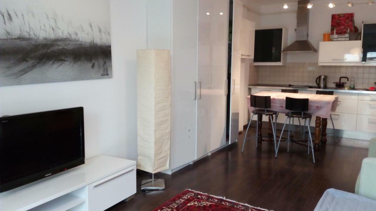 דירות באלאטונפורד Cool & Pool Apartman מראה חיצוני תמונה